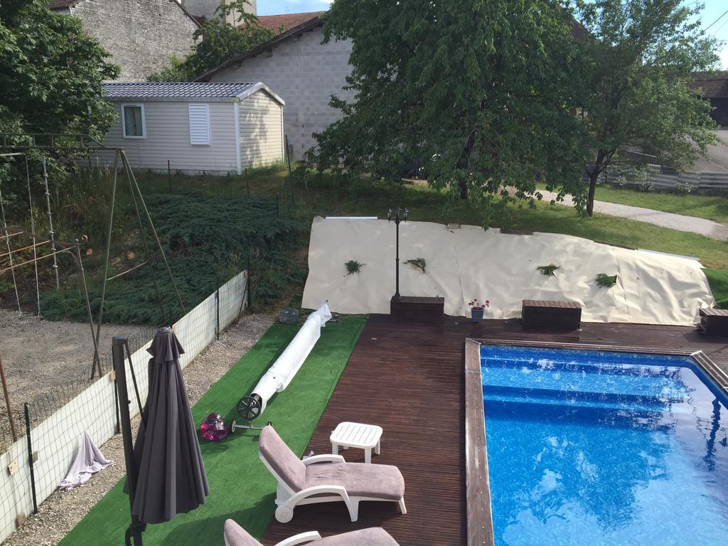 Au Repos De La Blaise Guest House Bagian luar foto